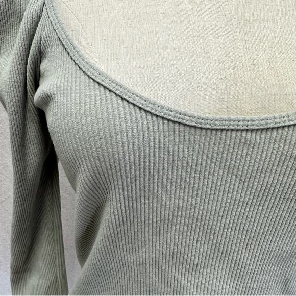 Zara sage green ribbed puff sleeve semi crop top, scoop neck Medium - Picture 4 of 13